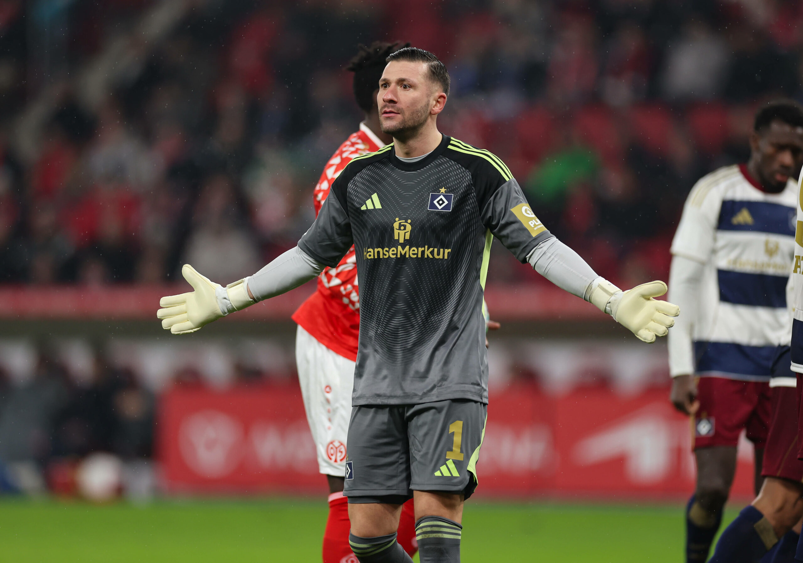 HSV-Keeper Daniel Heuer Fernandes während der Partie seines Vereins bei Mainz 05.