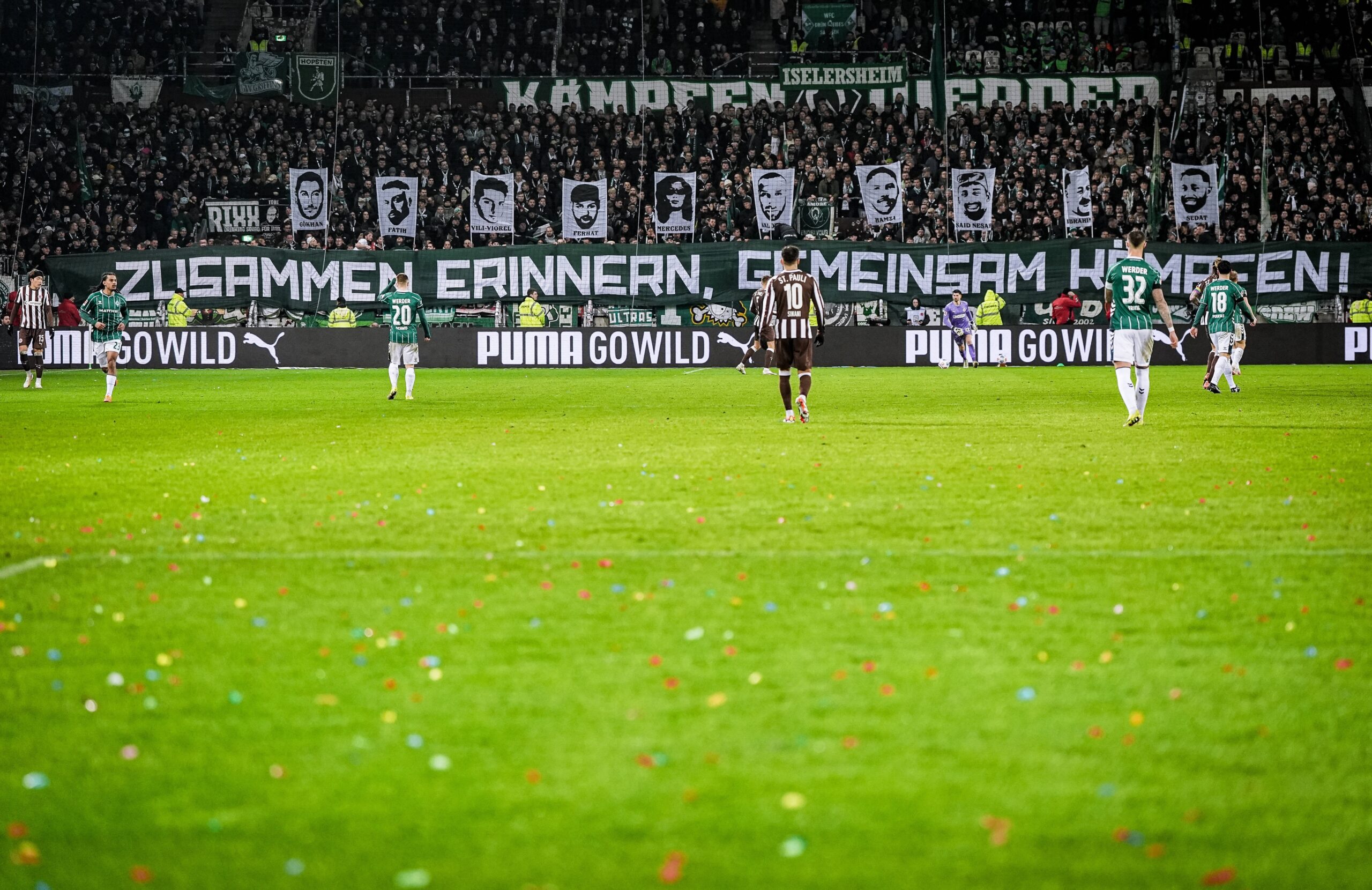 Plakat-Aktion der Fans beim Bremen-Spiel