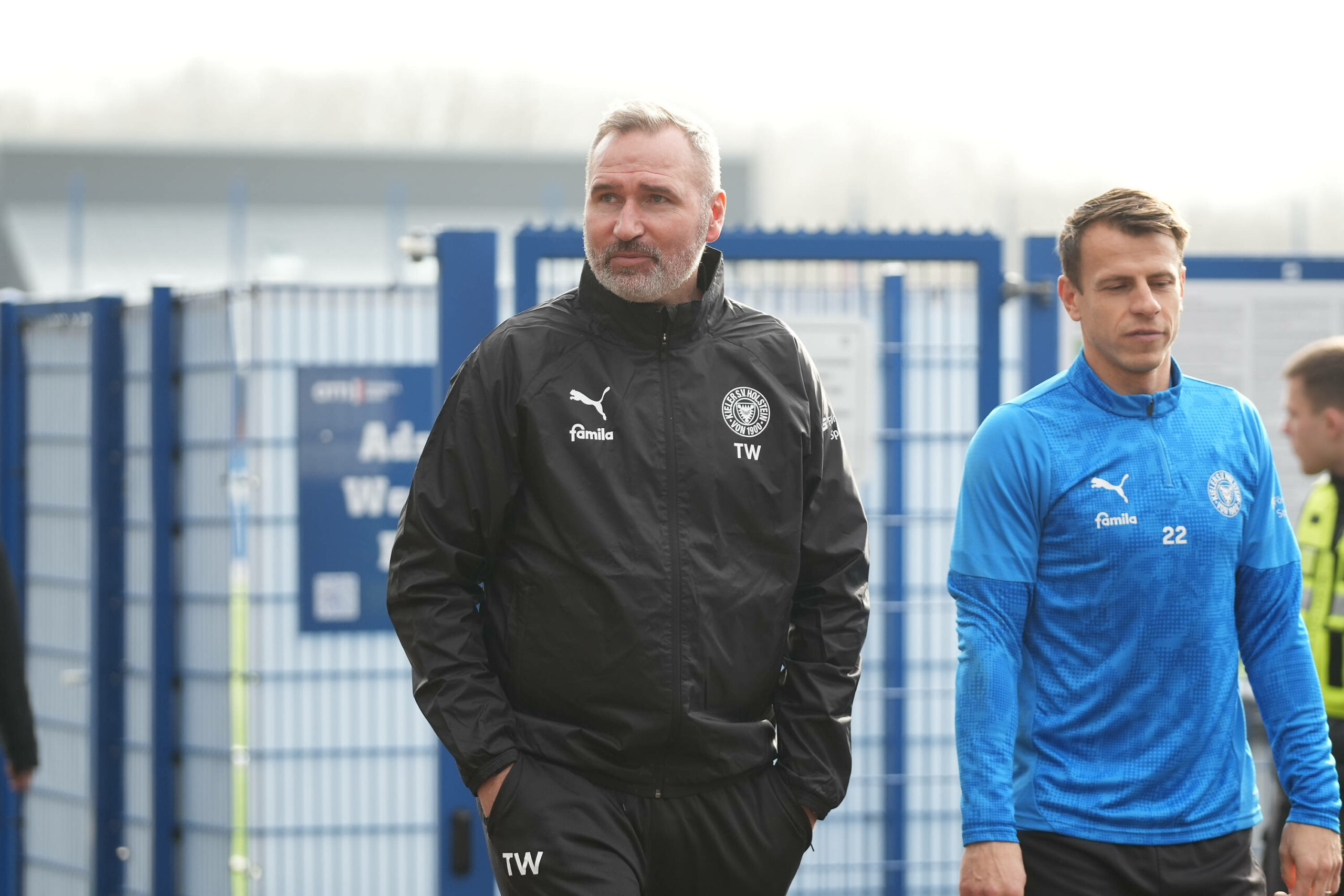 Tim Walter auf dem Weg zum Kieler Trainingsplatz