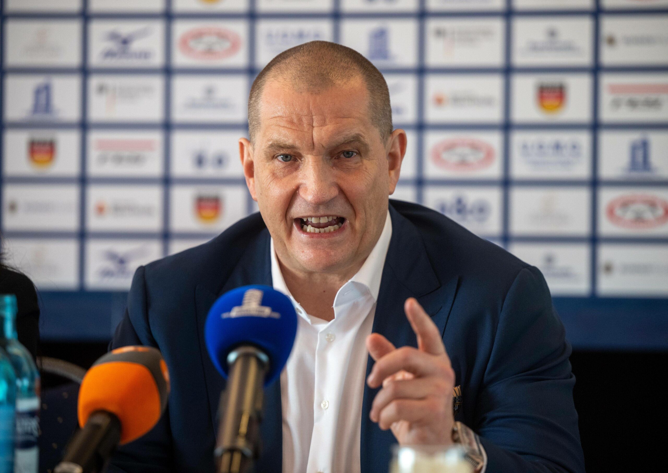 Matthias Große bei einer Pressekonferenz