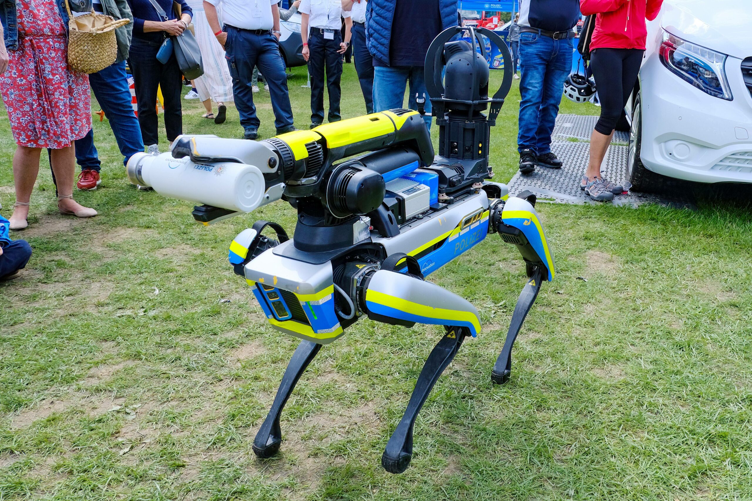 Ein Roboterhund der deutschen Polizei