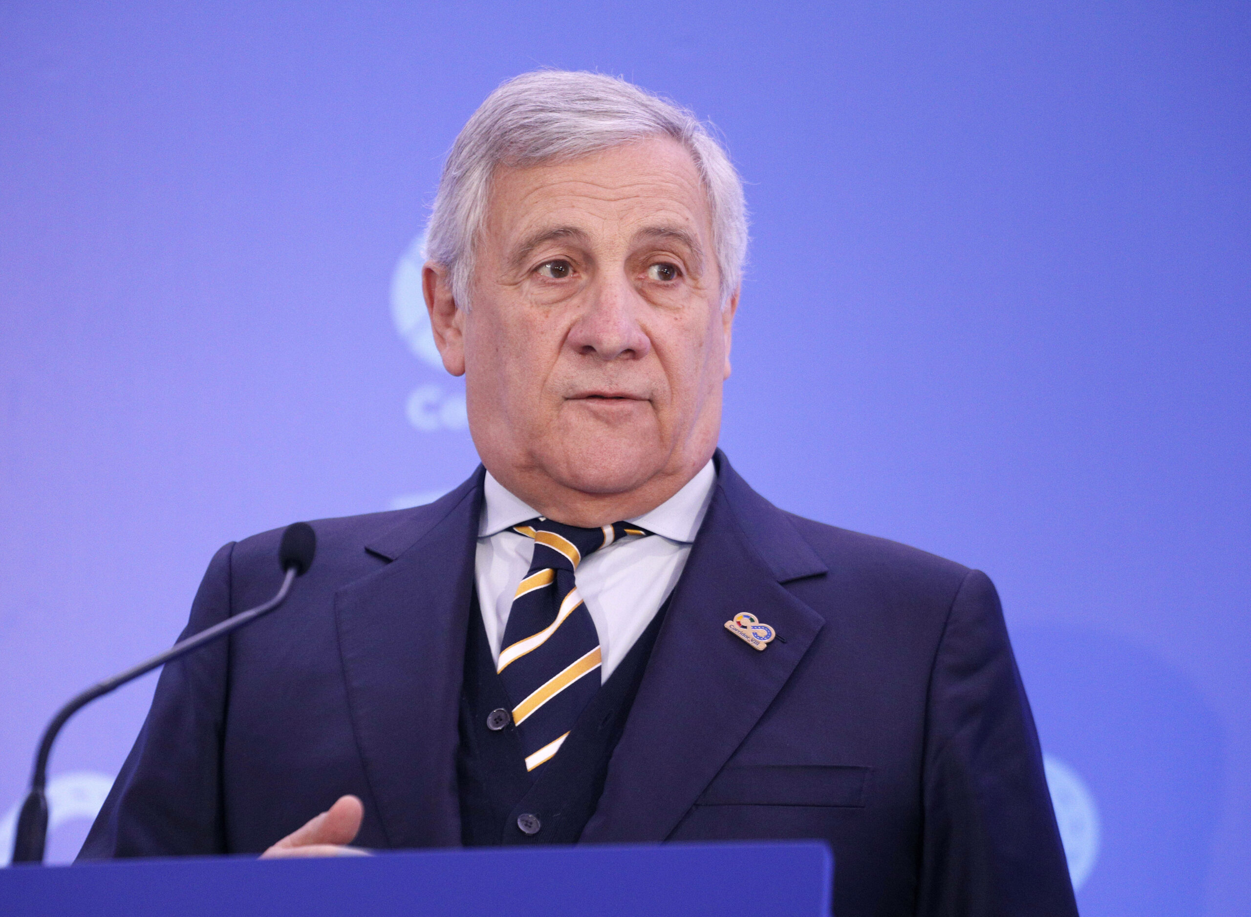 Italiens Außenminister Antonio Tajani hält eine Rede