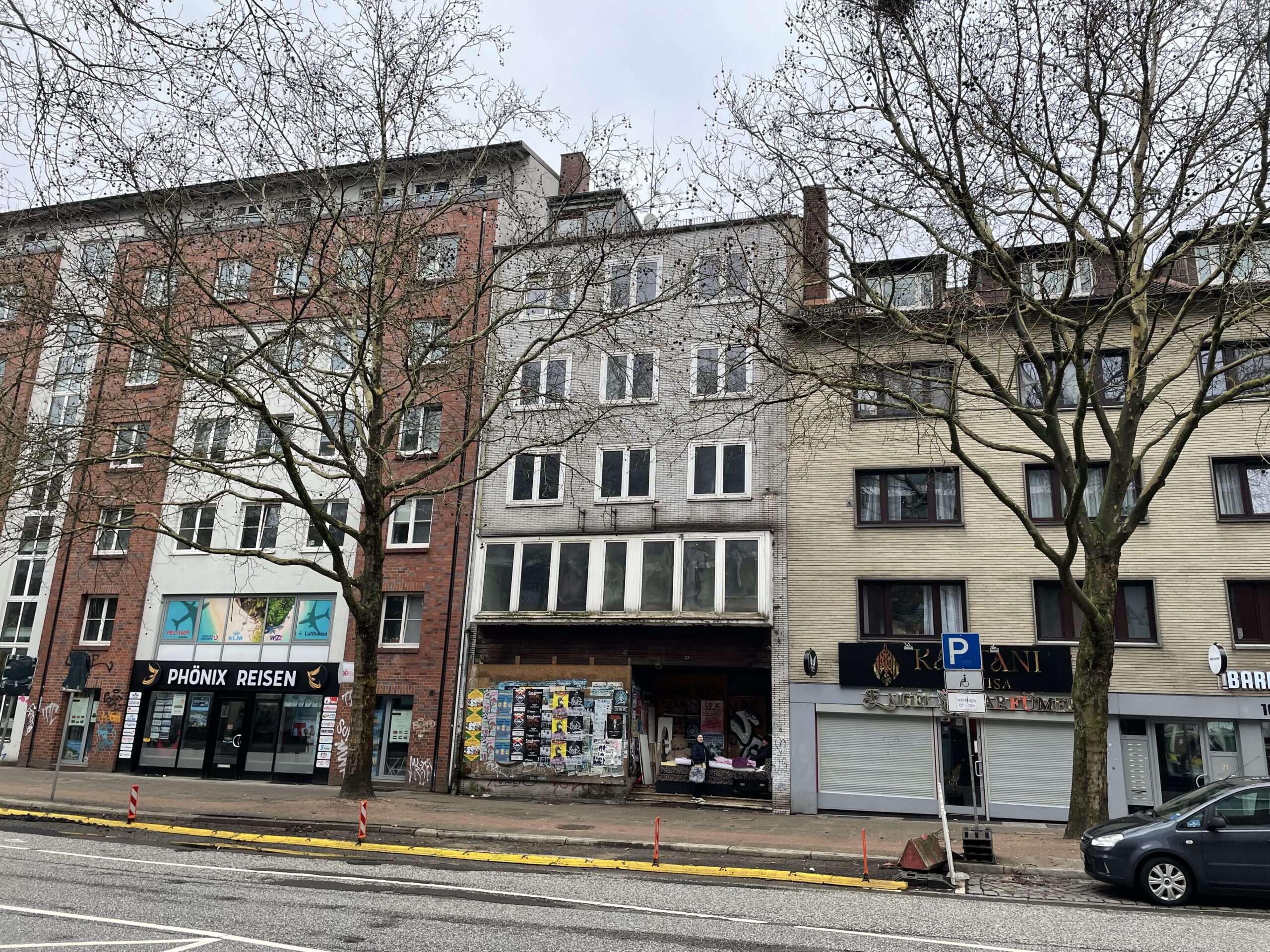 Das ehemalige Hotel „Schweizer Hof“ an der Moorstraße gegenüber vom Phoenix-Center rottet vor sich hin.