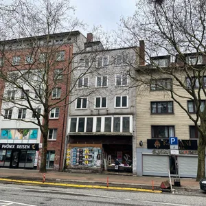 Das ehemalige Hotel „Schweizer Hof“ an der Moorstraße gegenüber vom Phoenix-Center rottet vor sich hin.
