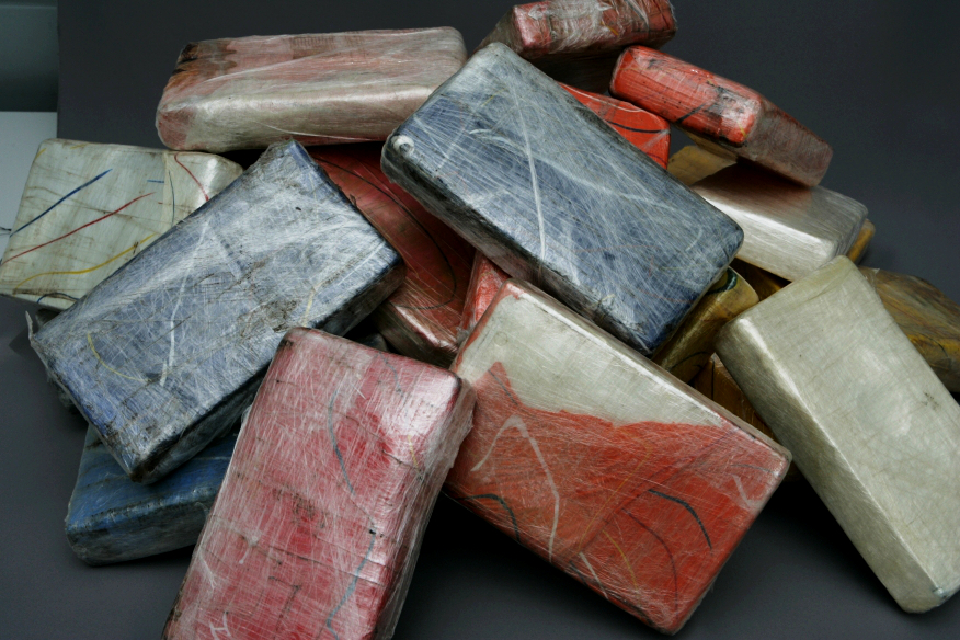 Die Frau soll als Teil eines Drogen-Rings kiloweise Drogen transportiert haben (Symbolfoto).