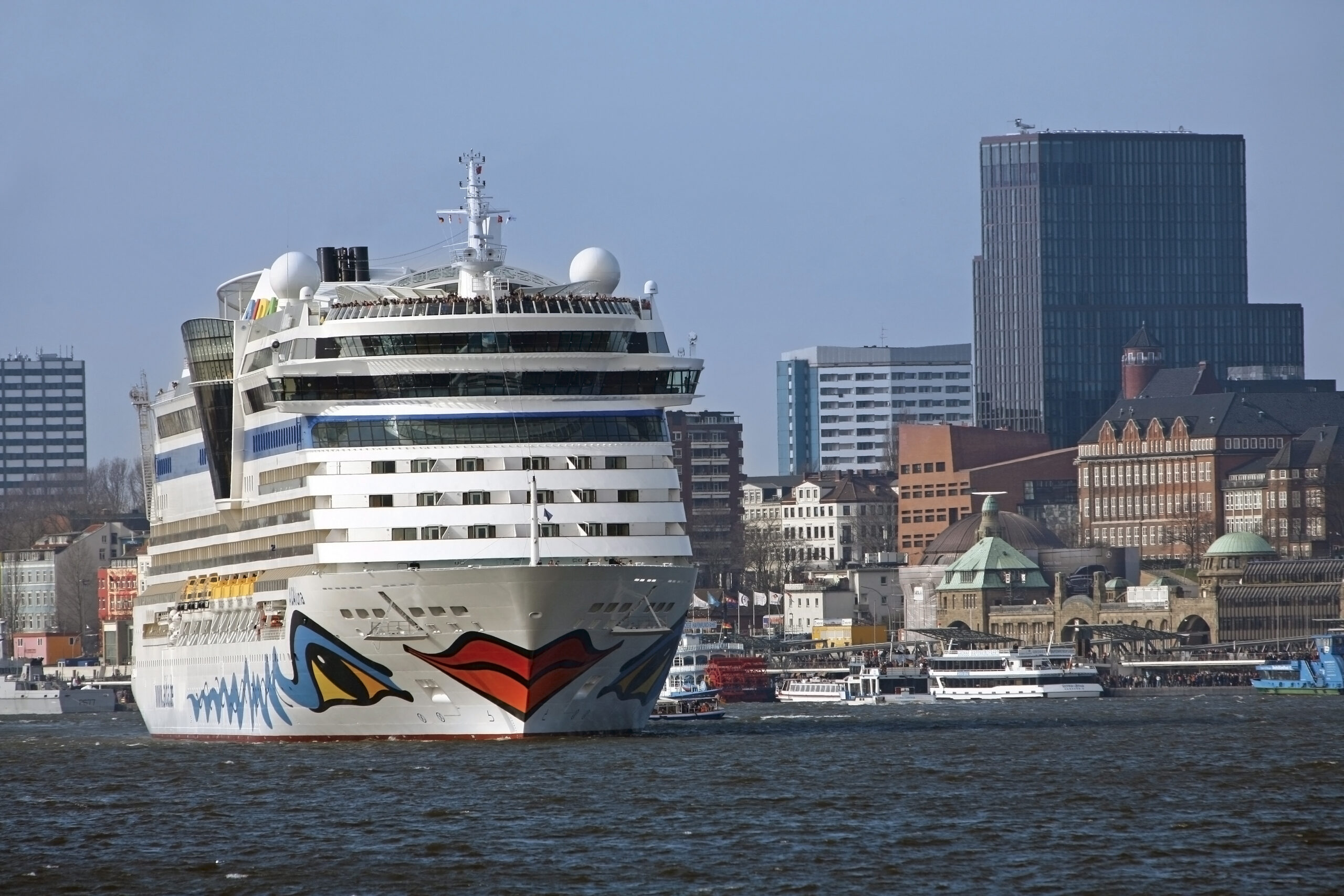Das Kreuzfahrtschiff „Aida Luna“ im Hamburger Hafen