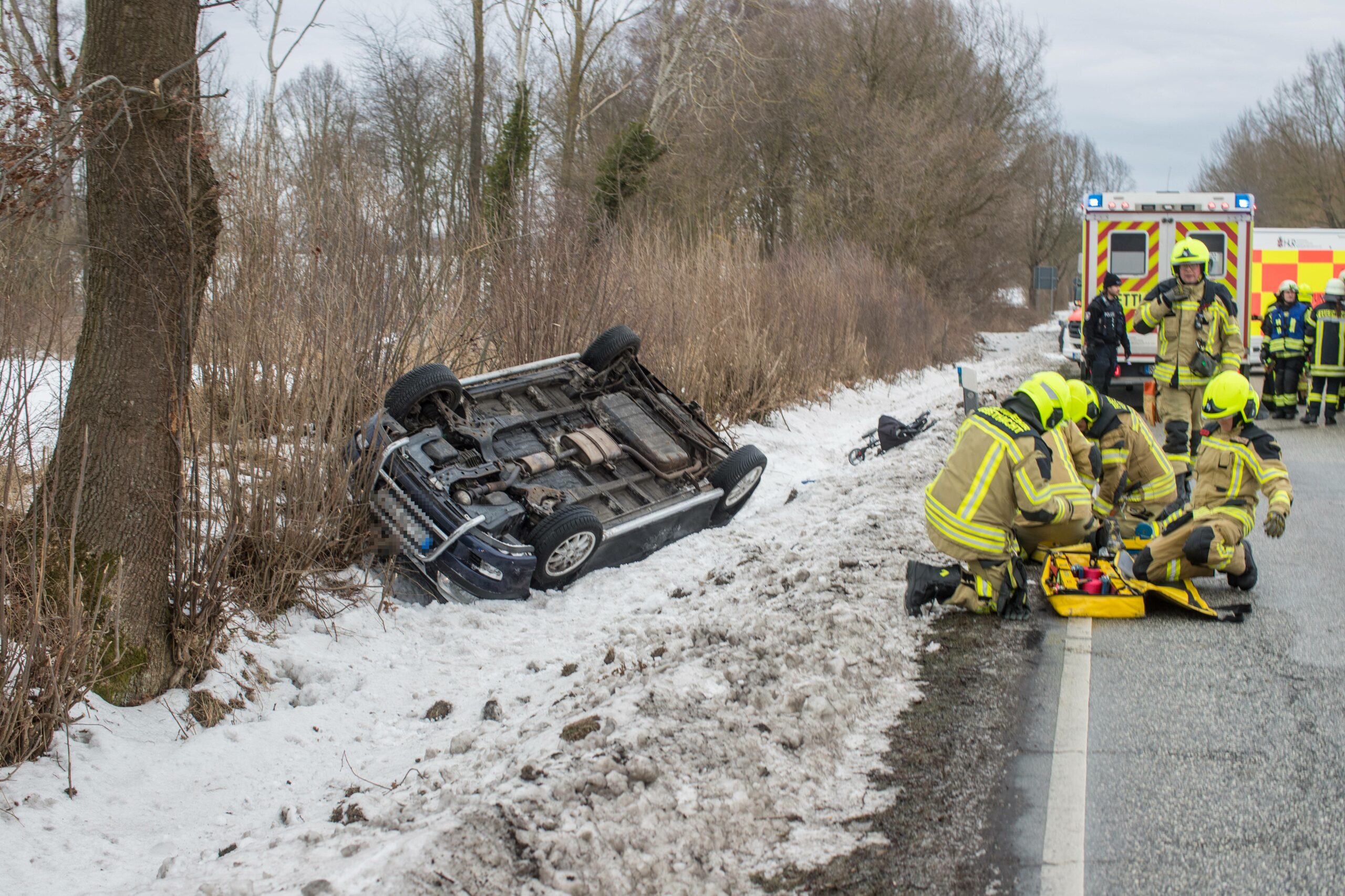 Hohenhorn Graben Auto Dach Feuerwehr