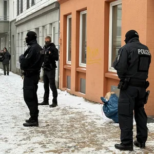 Zahlreiche Wohnungen und Geschäftsräume wurden im Stadtteil Gaarden durchsucht.