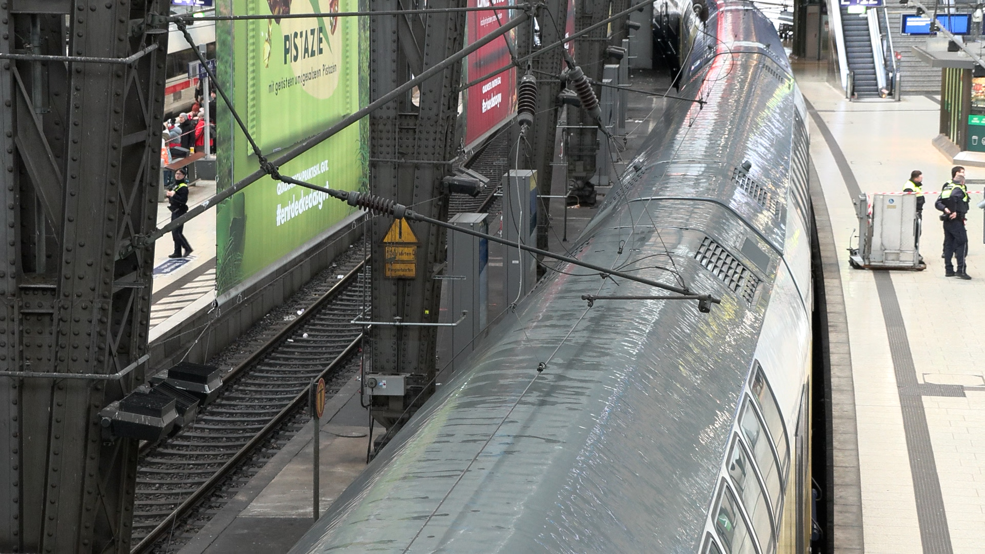 Zu dem Schaden kam es gegen 8.30 Uhr. Zu diesem Zeitpunkt stand ein Zug auf dem Gleis