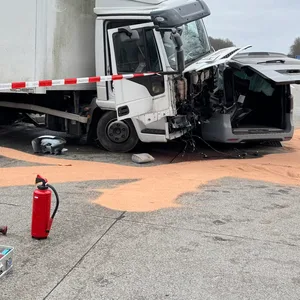 Auf der A1 Richtung Hamburg kam es bei Bargteheide zu einem schweren Unfall.