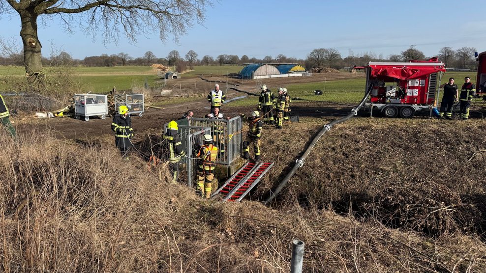 Bachlauf Leiche Polizei Feuerwehr Hammoor