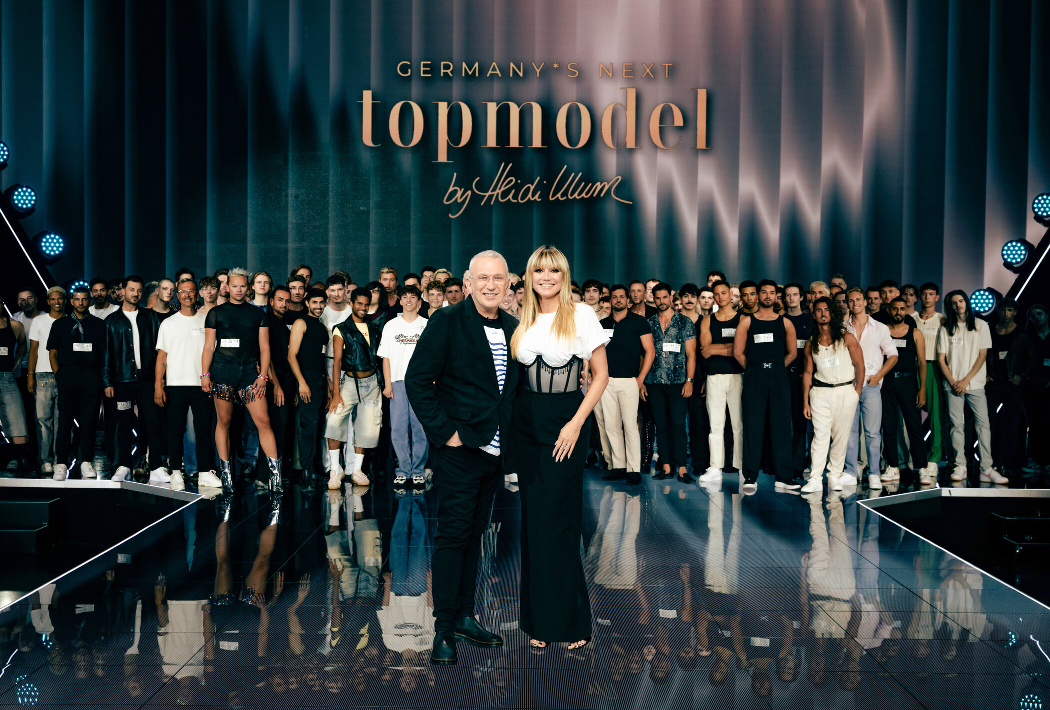 Heidi Klum (52) und Gast-Juror Jean Paul Gaultier (73) suchen die Male-Models der 21. Staffel „Germanys next Topmodel“ aus.