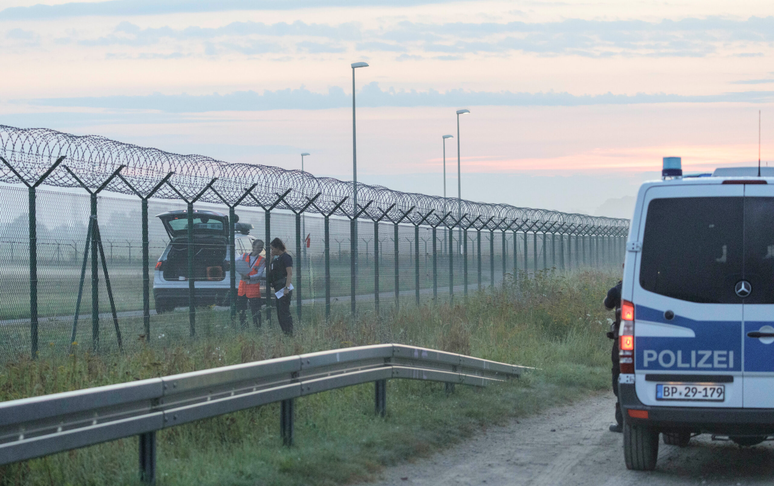 Aktion der Letzten Generation am Flughafen BER