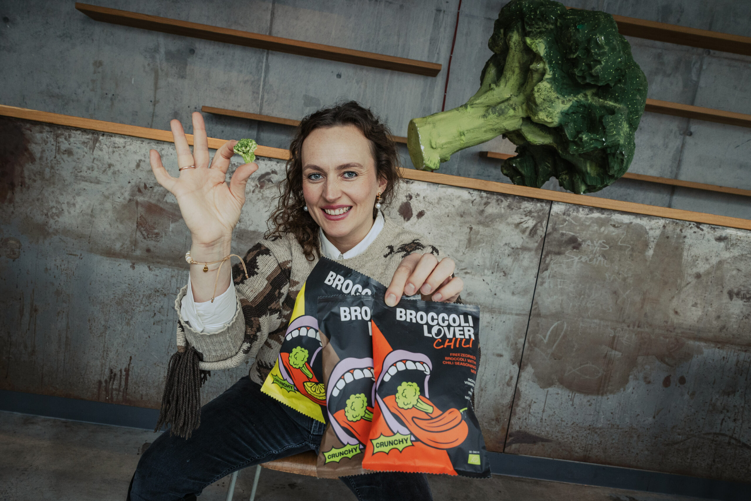 Esther Fenske (39) verkauft bald gefriergetrockneten Brokkoli als Snack für unterwegs.