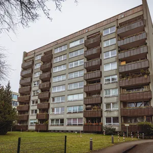 Das achtstöckige Hochhaus am Hofweg ist jetzt ebenfalls von den Abriss-Plänen betroffen.