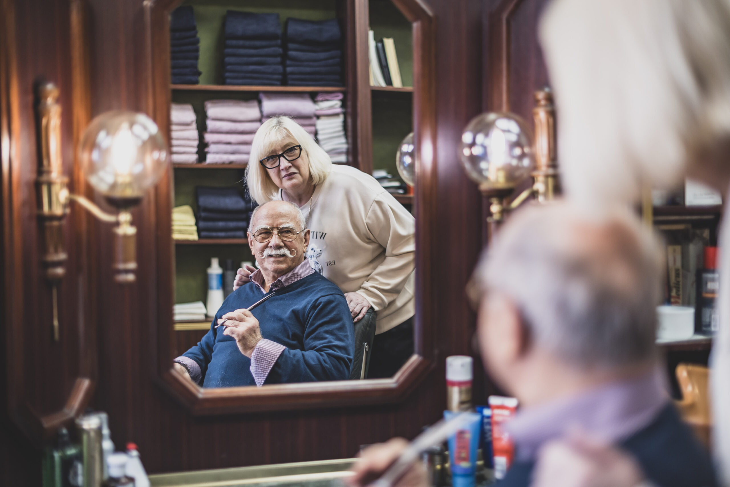 Franz Stenzel (81) und Ute Bickereit (63) schmeißen Harrys Salon seit 1988.