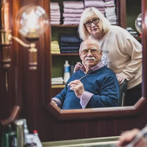 Franz Stenzel (81) und Ute Bickereit (63) schmeißen Harrys Salon seit 1988.