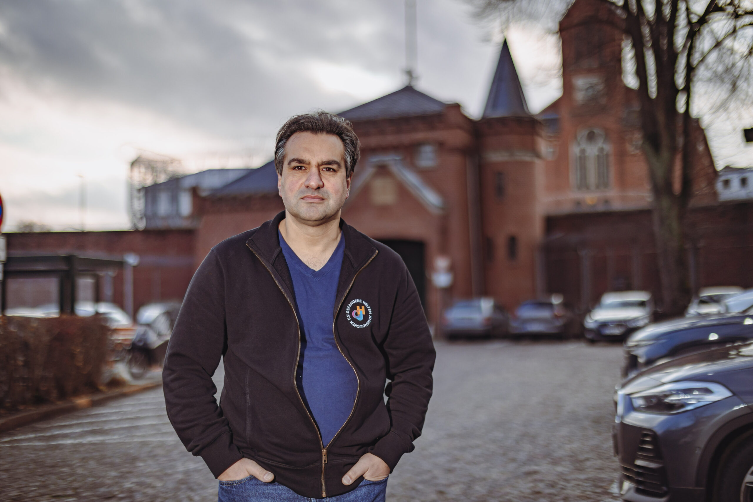 Teyfik Sahin vor dem Gefängnis in Fuhlsbüttel: