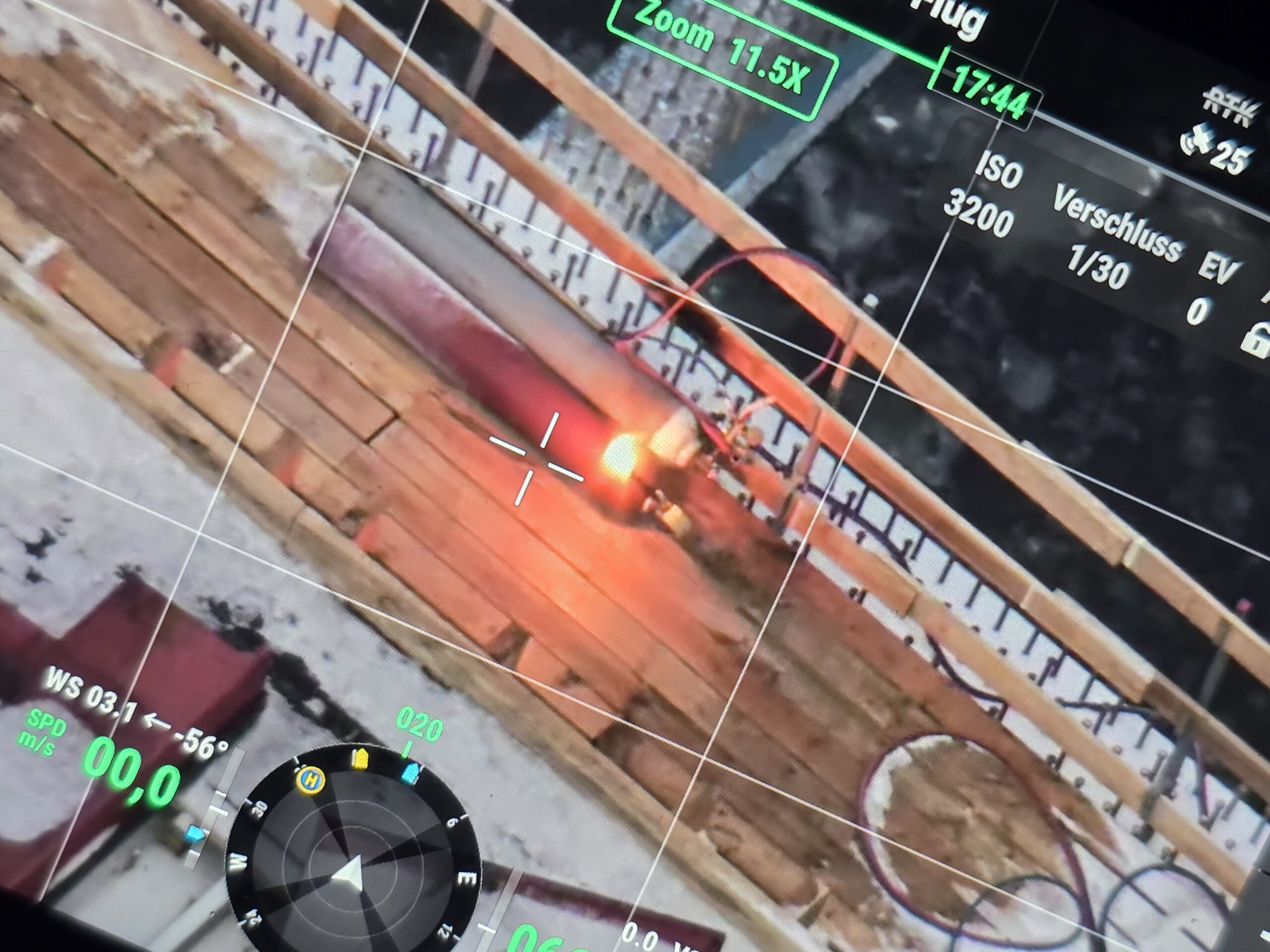 Die brennende Gasflasche auf der Rader Hochbrücke.