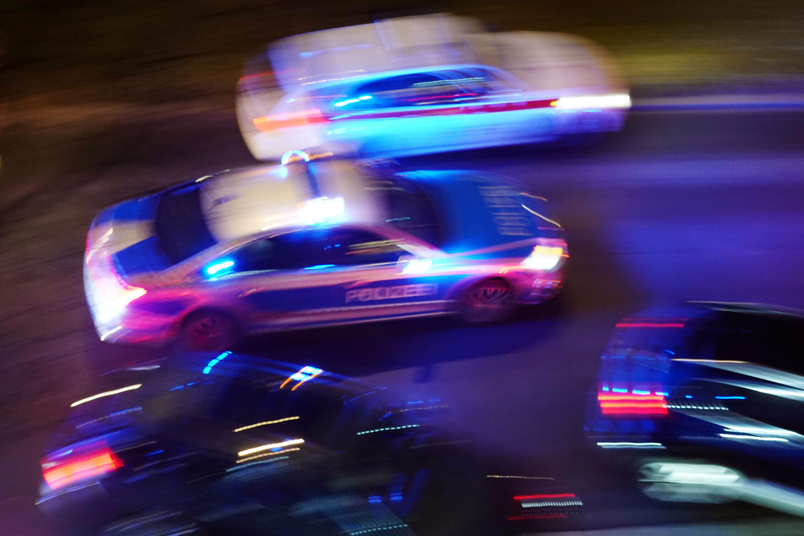 Polizeistreife verfolgt Raser (Symbolfoto)