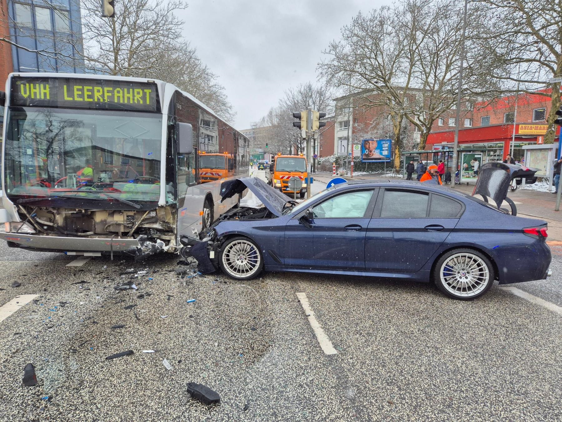 Unfall Pinneberg BMW Bus