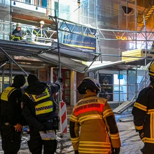 Polizei- und Feuerwehrkräfte an der Einsatzstelle in Hamm.