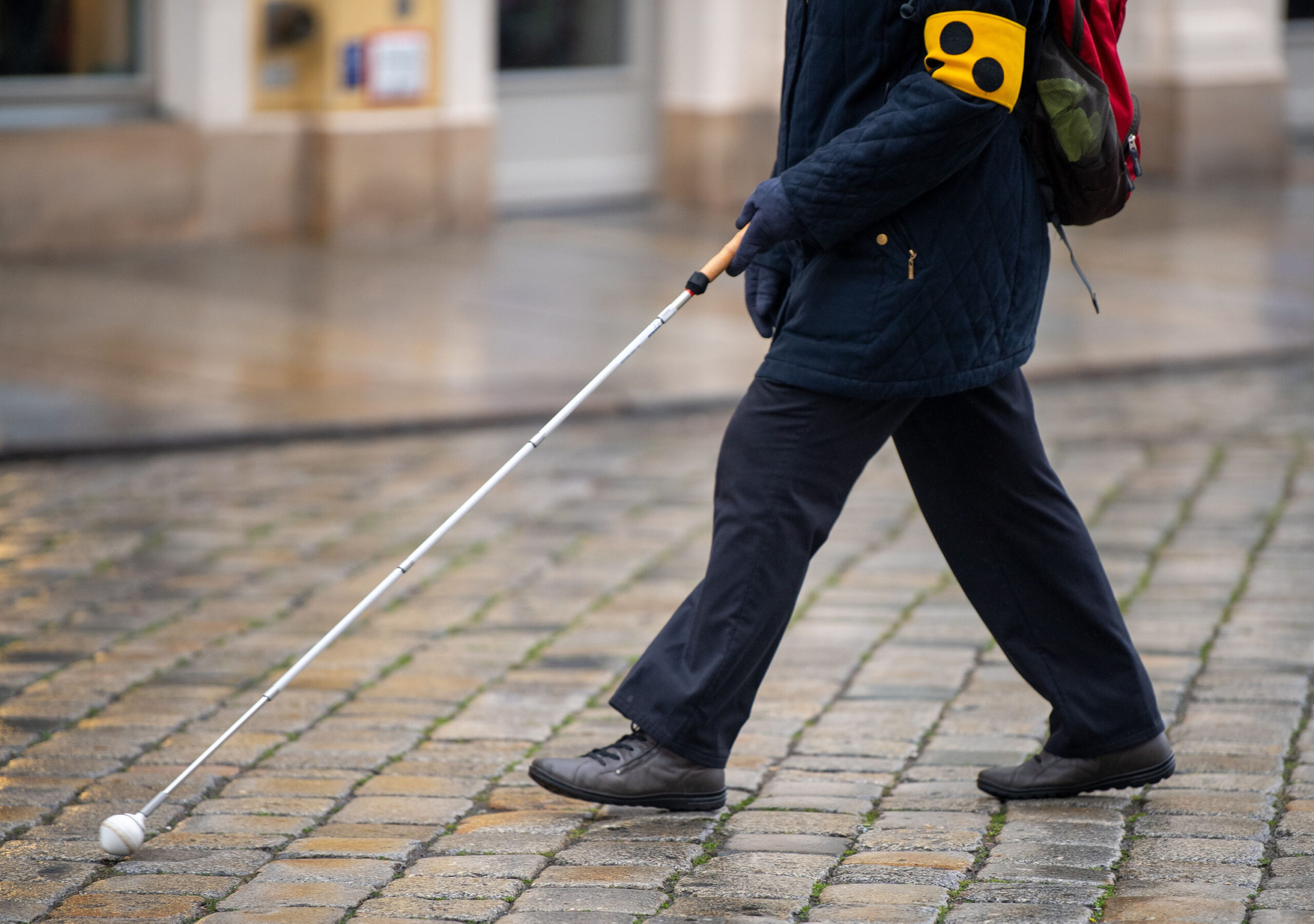 Unbekannte stehlen Blindenstock