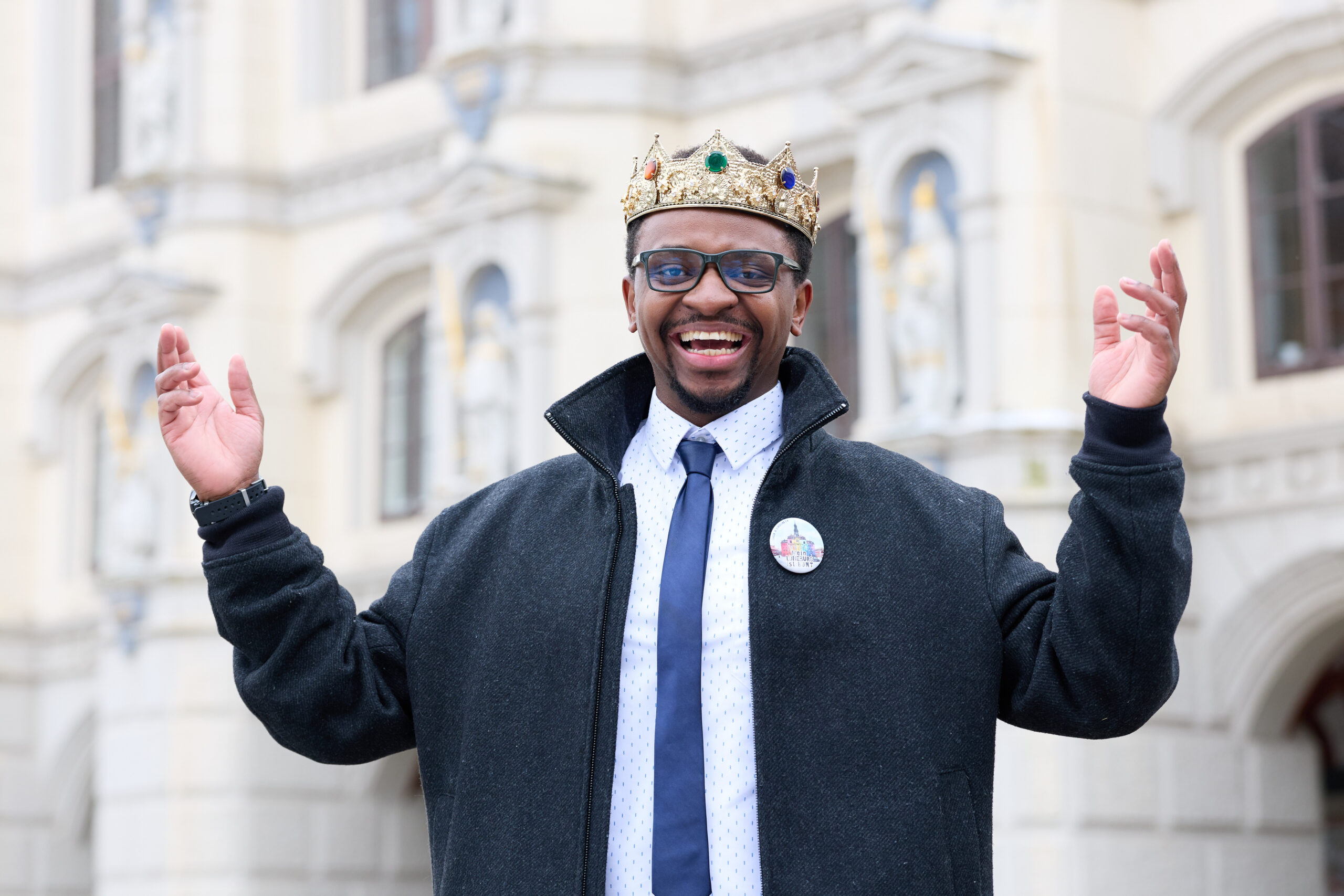 Schwuler Heidekönig mit Krone