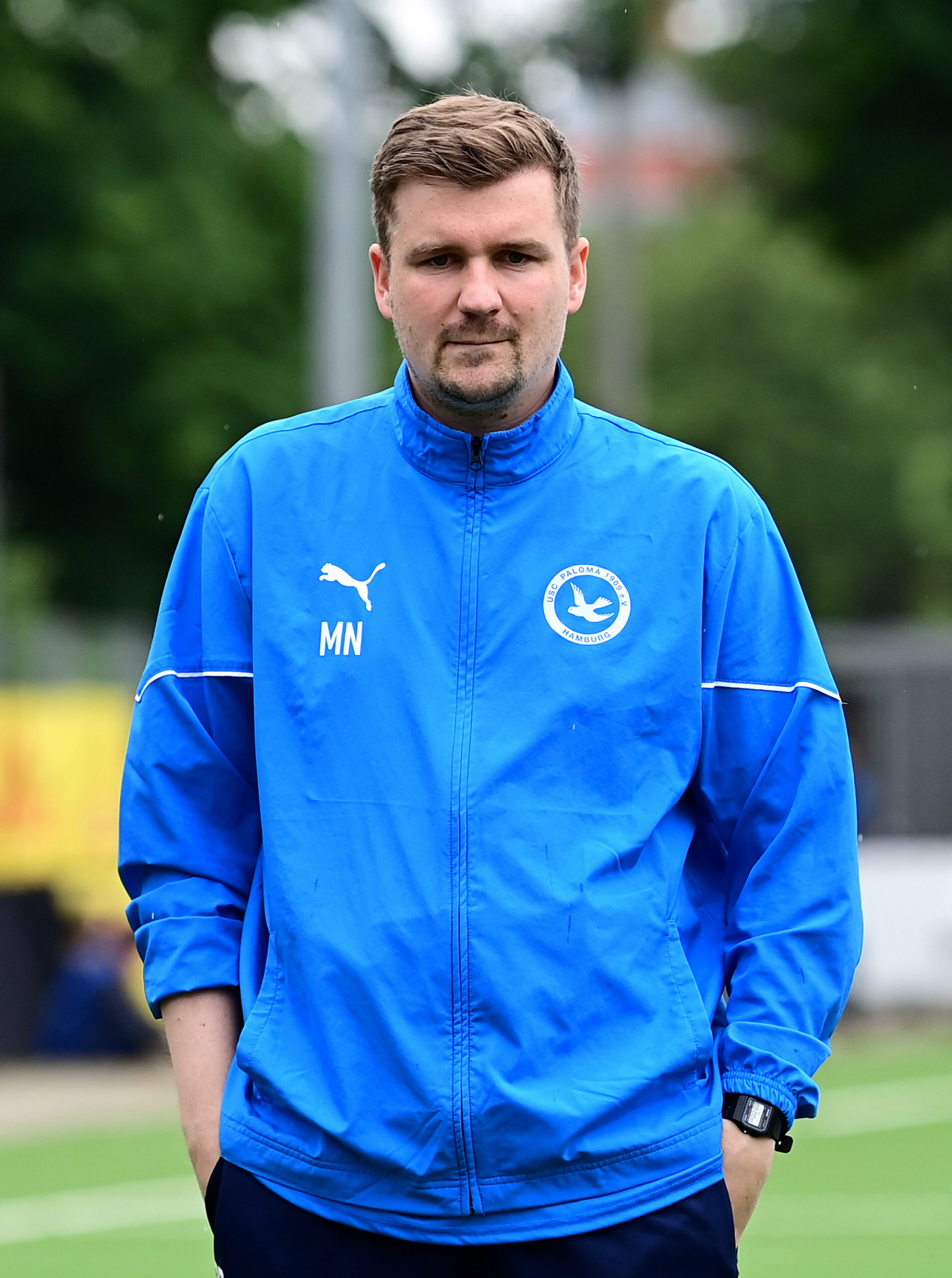 Paloma-Trainer Marius Nitsch vor einem Oberliga-Spiel