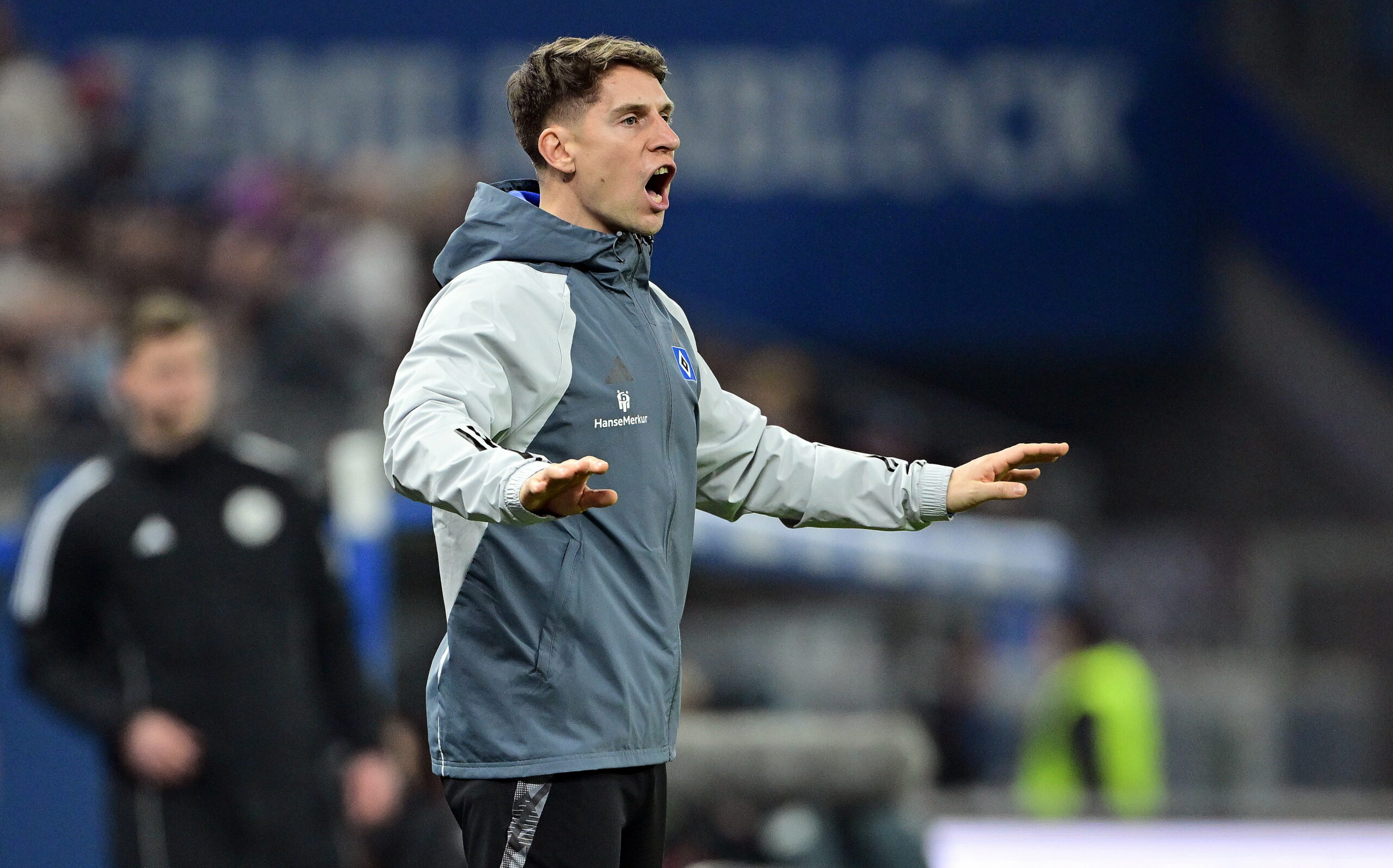 HSV-Assistent Loic Favé vor einem Jahr beim Spiel gegen Kaiserslautern.