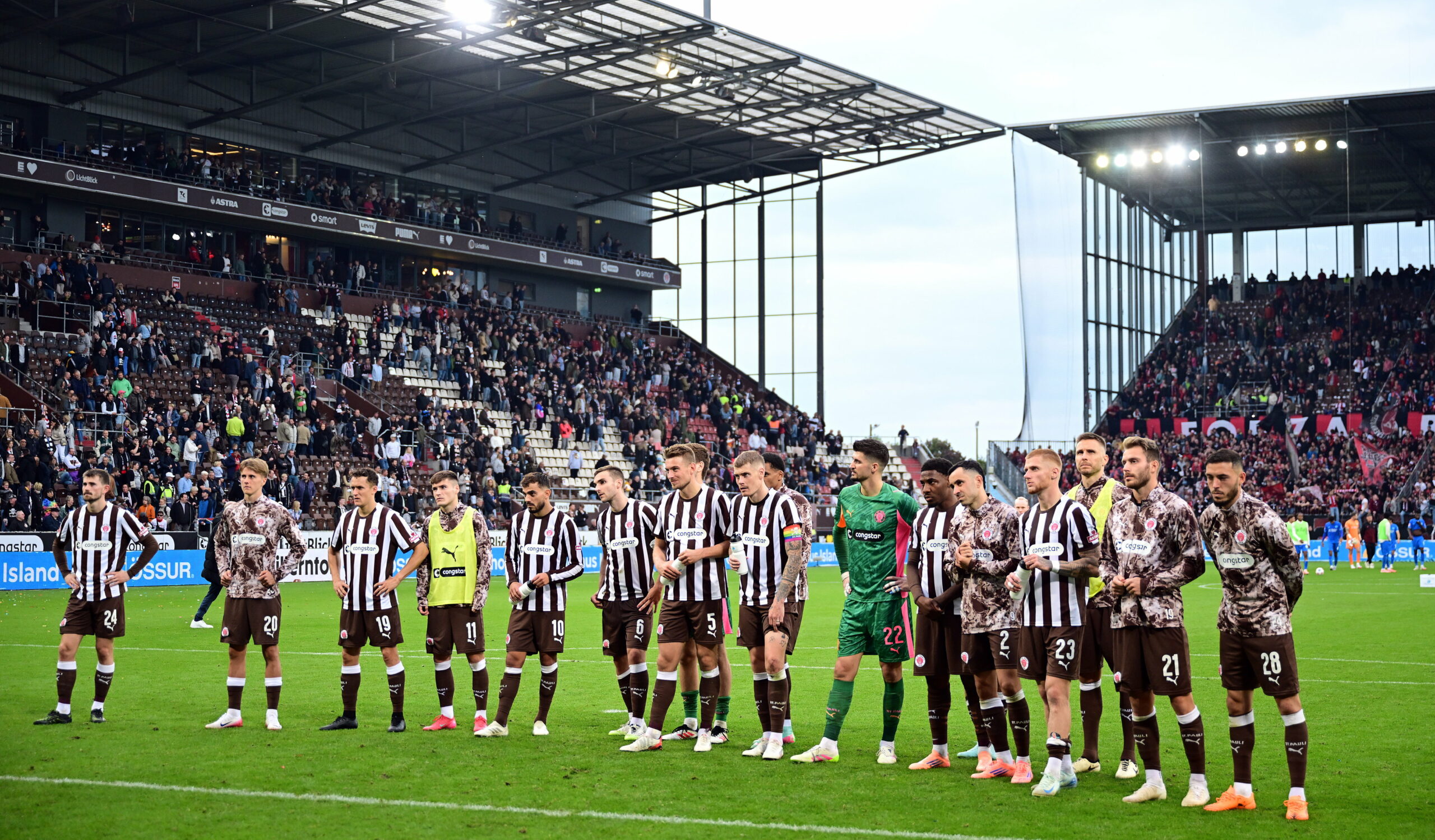 St. Pauli-Profis nach einer Bundesliga-Niederlage gegen Bayer Leverkusen