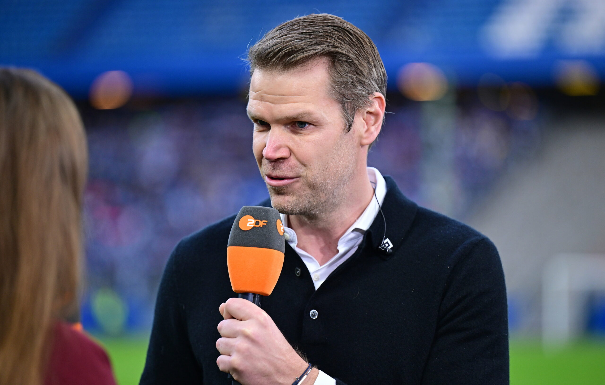 HSV-Vorstand Dr. Eric Huwer in einem TV-Interview mit dem ZDF