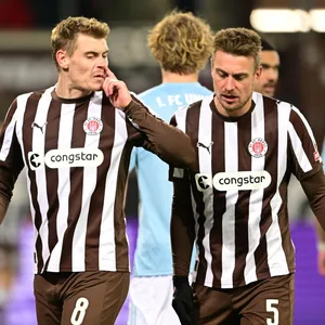 Eric Smith und Hauke Wahl mischen wieder beim St. Pauli-Training mit.