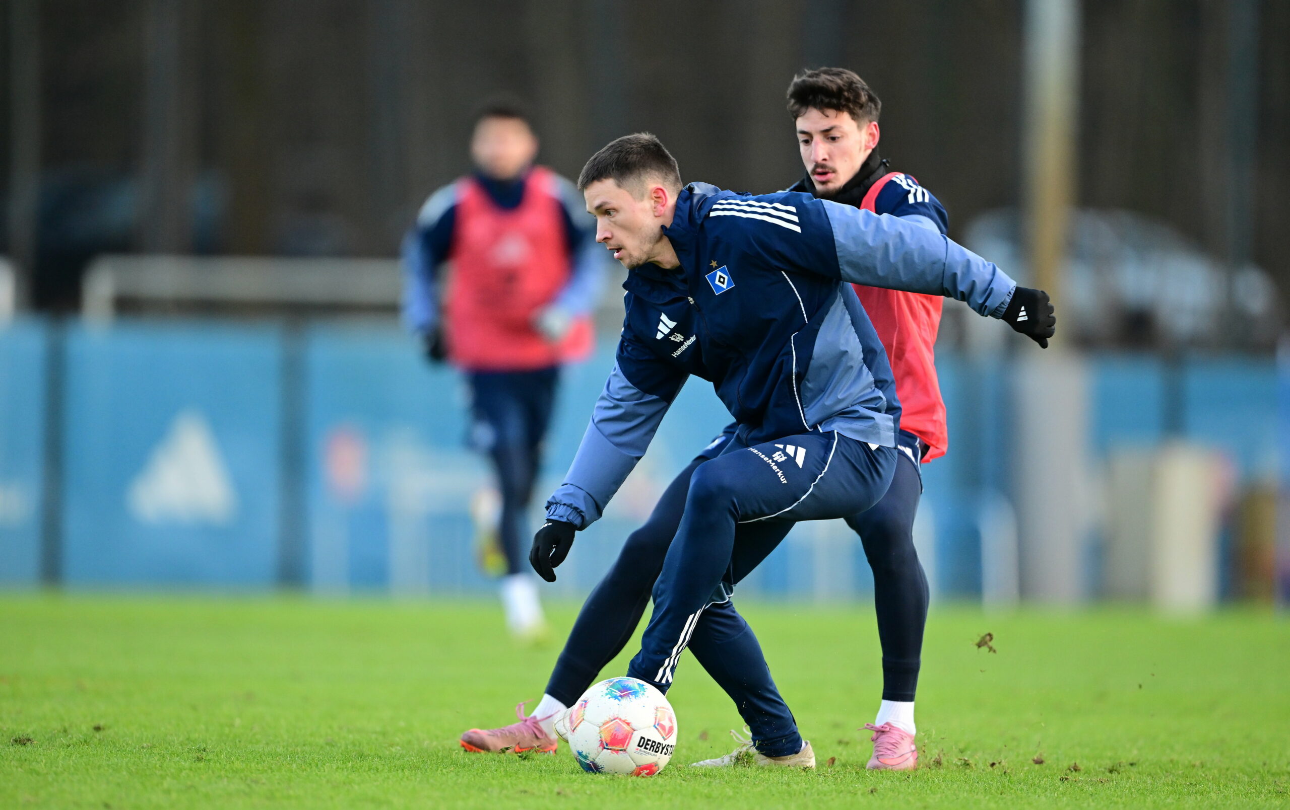 Noah Katterbach im Zweikampf mit Giorgi Gocholeishvili