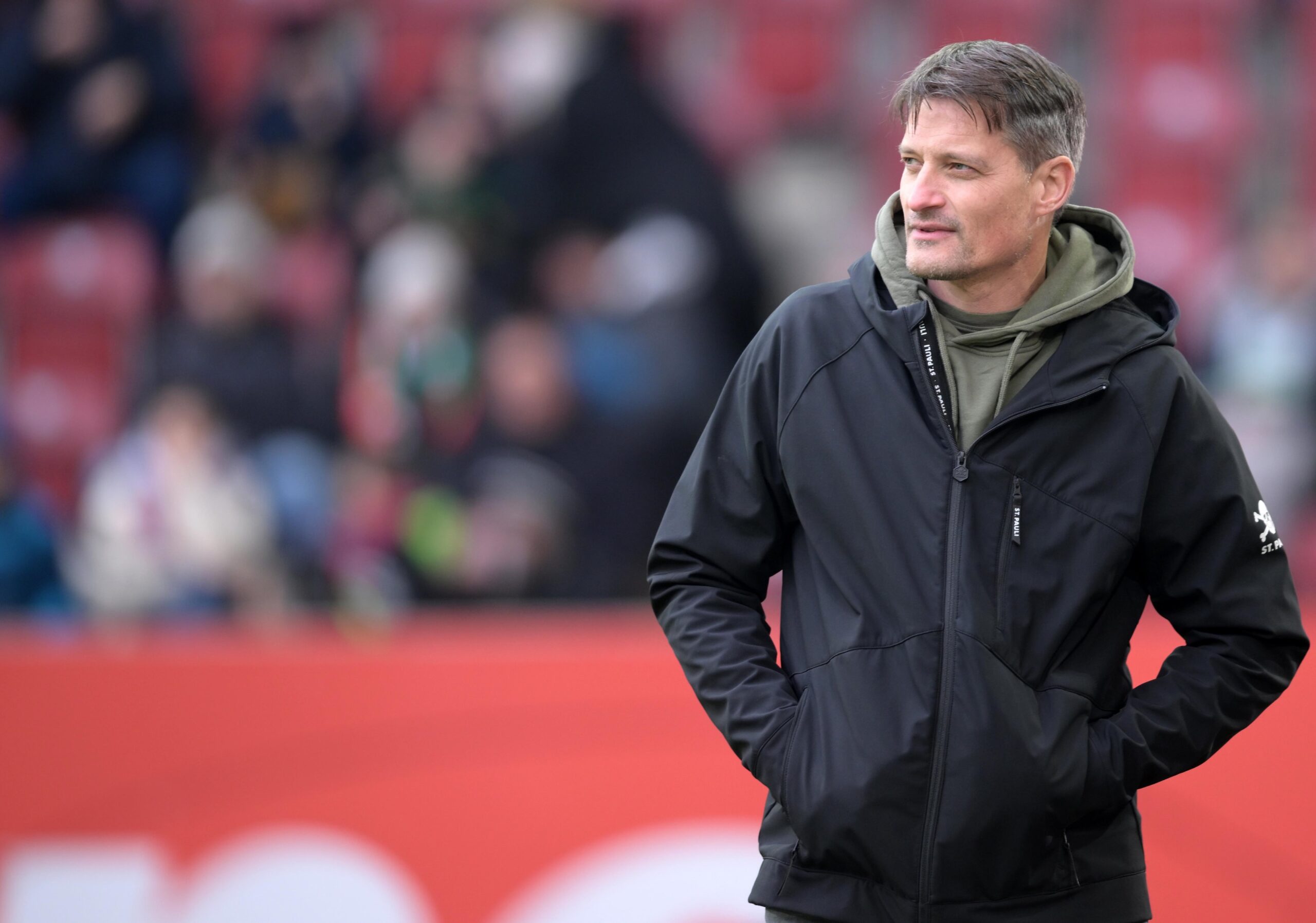 St. Pauli-Trainer Alexaner Blessin in Augsburg