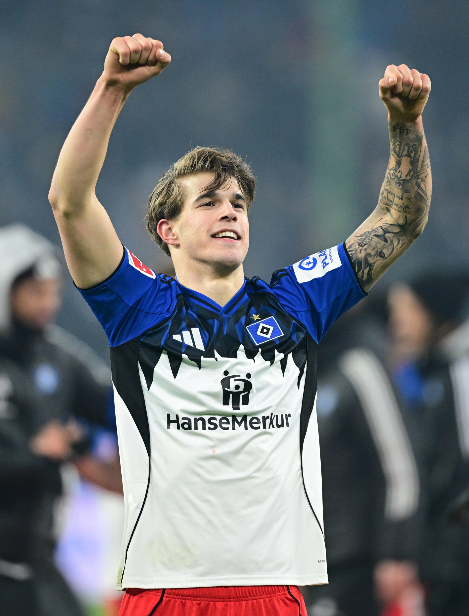 Luka Vuskovic jubelt nach dem 2:2 des HSV gegen den FC Bayern