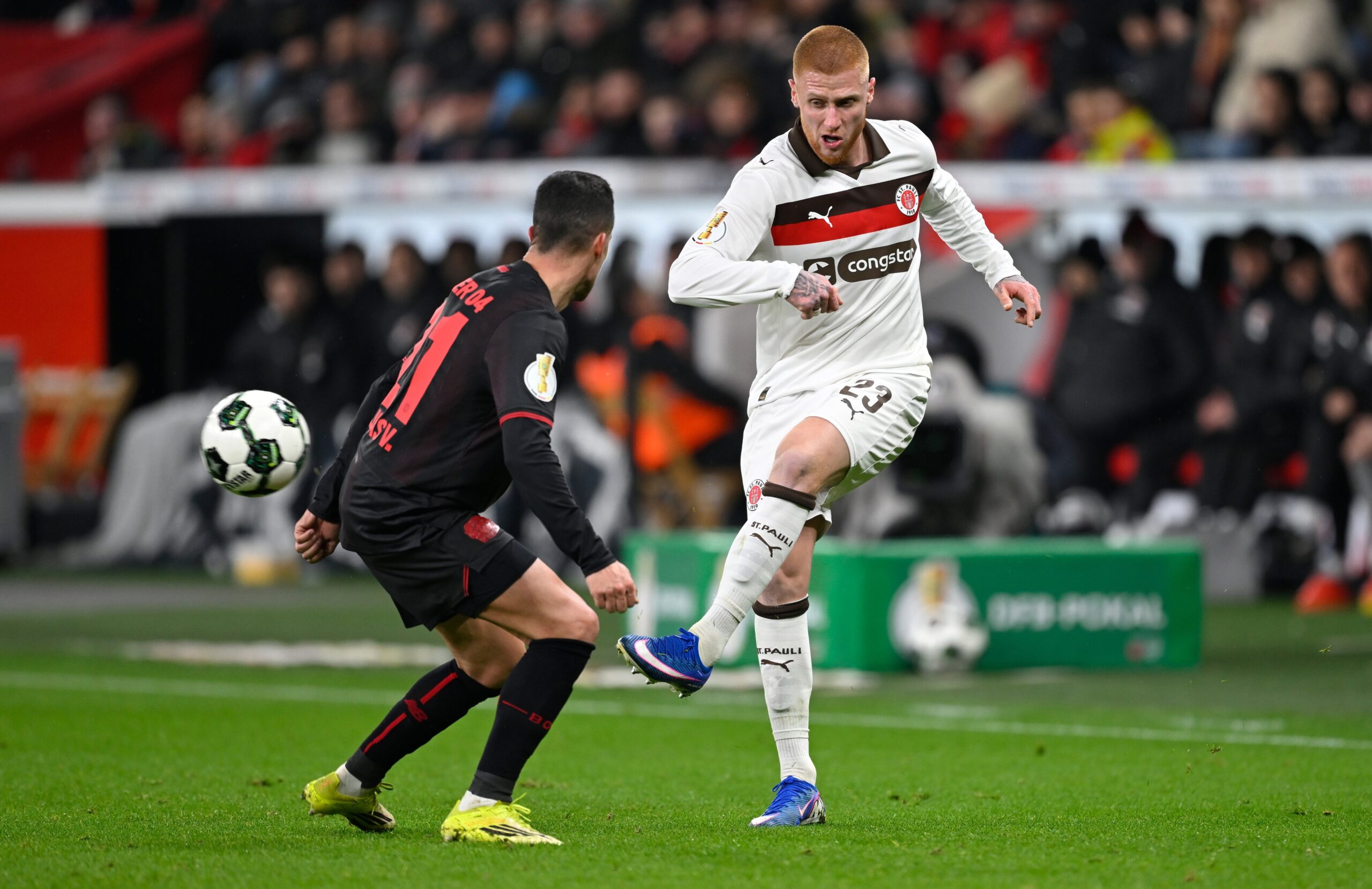 Louis Oppie in Leverkusen