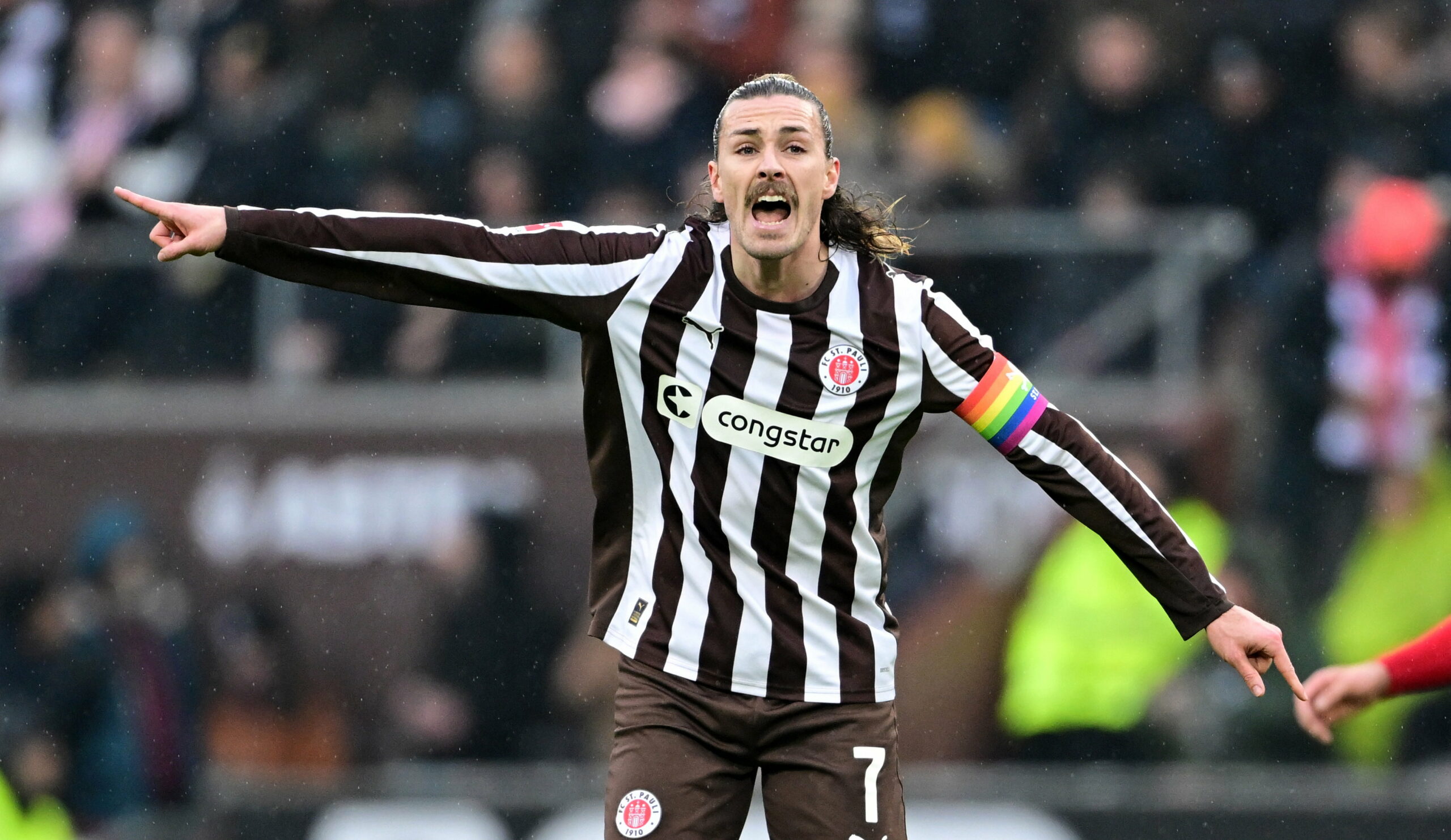 Jackson Irvine in einem Spiel des FC St. Pauli