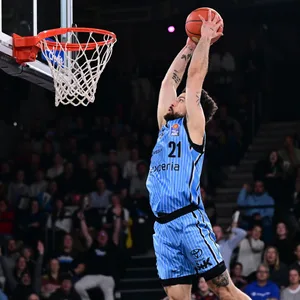 Devon Daniels bei einem Spiel der Hamburg Towers am Korb