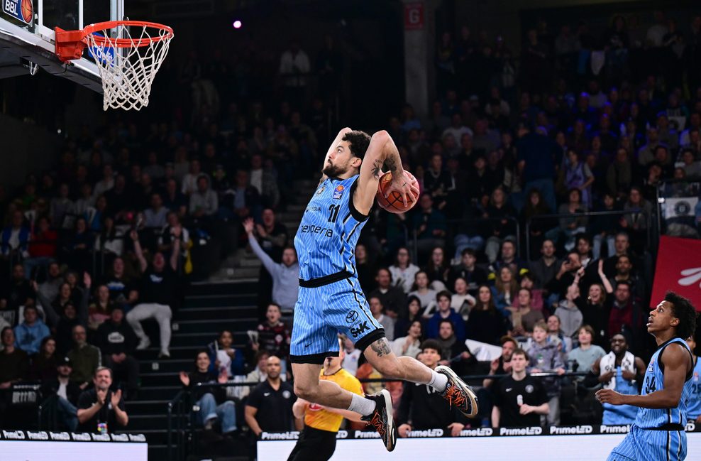 Devon Daniels setzt zum Dunking an