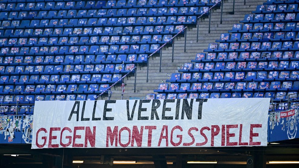 HSV-Fans protestieren gegen Montagsspiele in der Frauen-Bundesliga