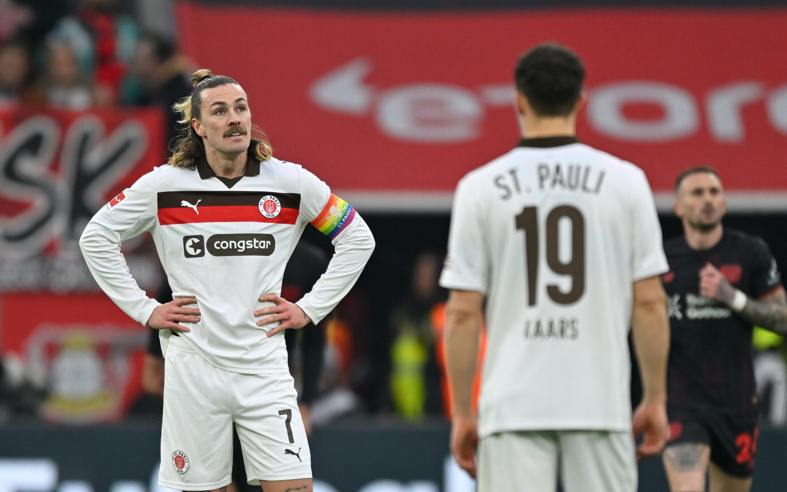 Jackson Irvine nach dem Spiel in Leverkusen