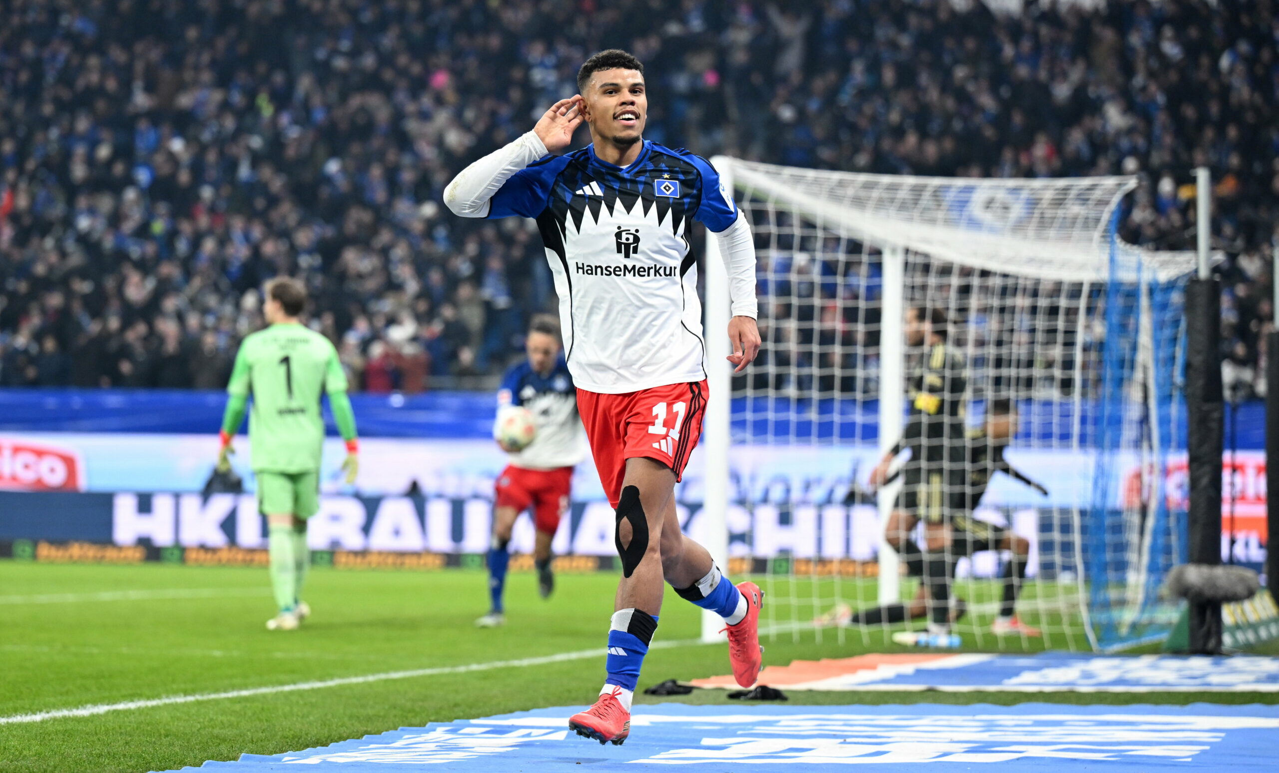 Ransford Königsdörffer bejubelt ein Tor für den HSV