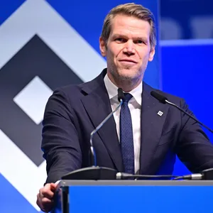 HSV-Finanzvorstand Eric Huwer bei seiner Rede während der Mitgliederversammlung.