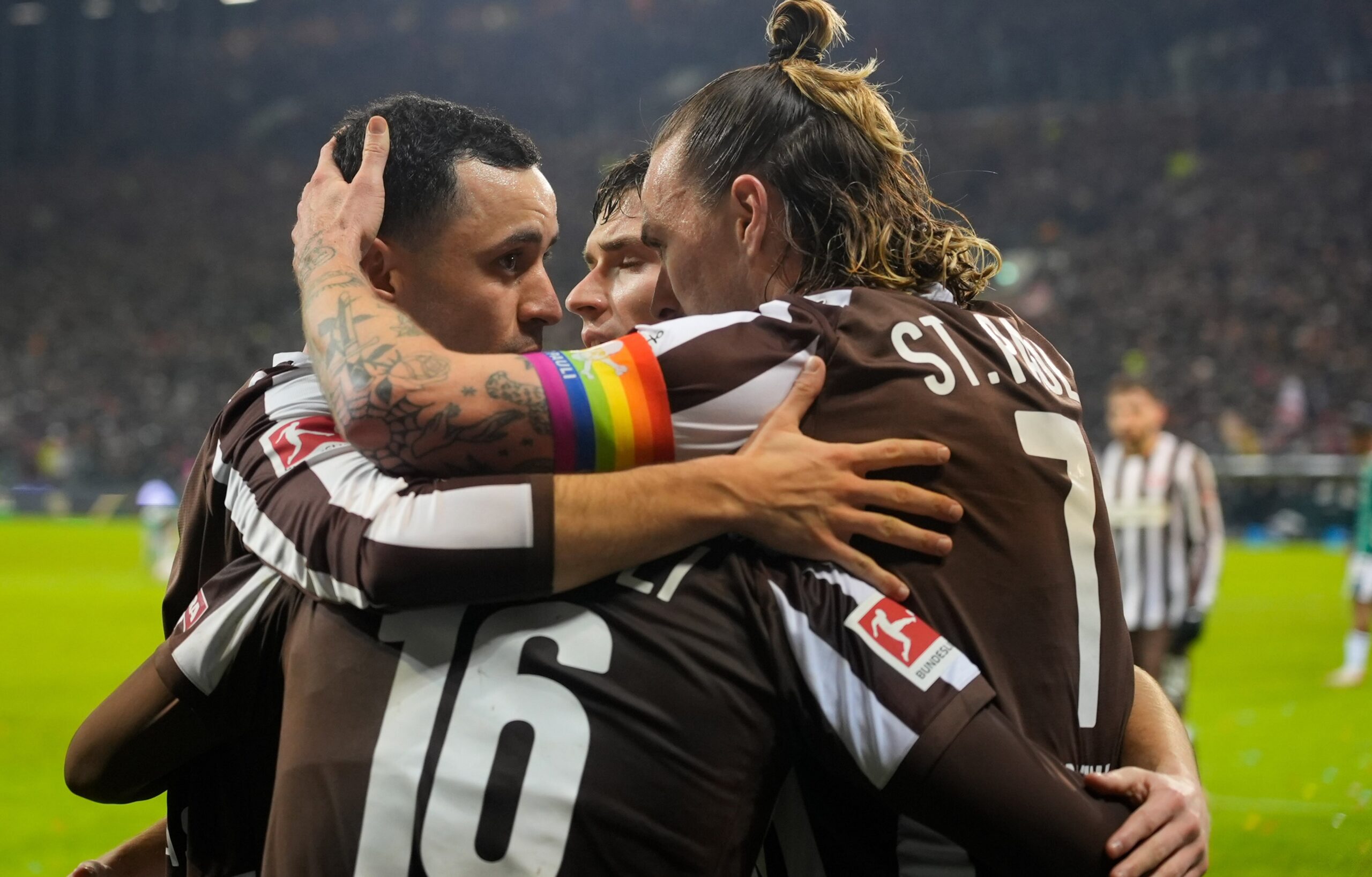 St. Pauli feiert ein Tor gegen Werder