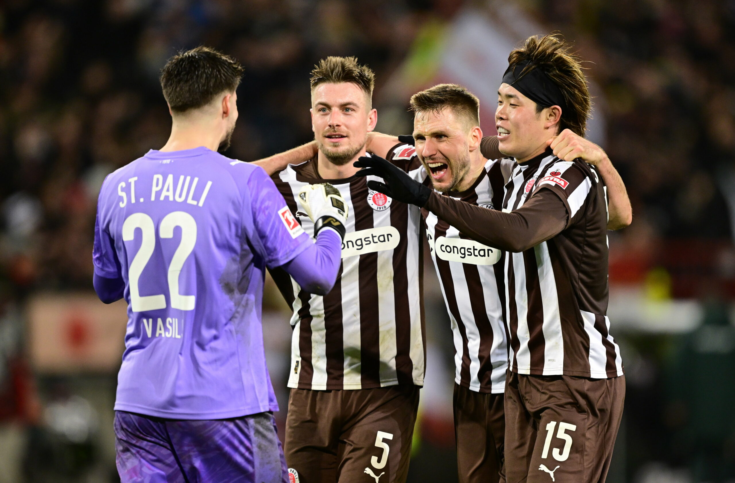 Nikola Vasilj, Hauke Wahl, Karol Mets und Tomoya Ando