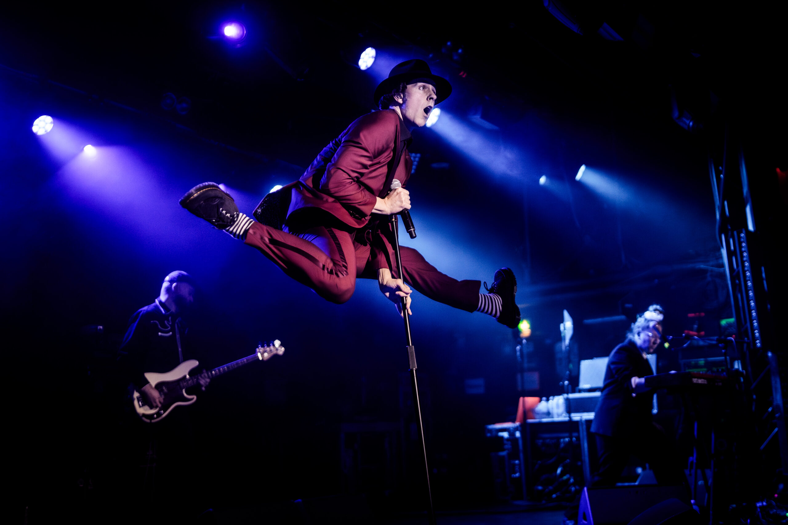 Maxïmo Park heizt beim Konzert in Hamburg ordentlich ein.