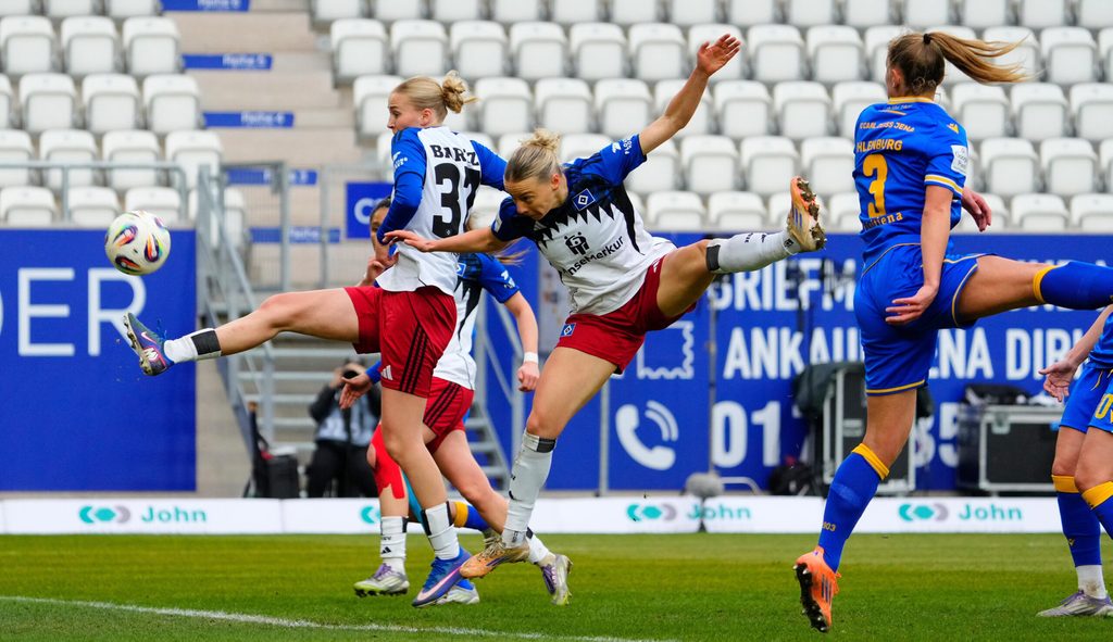 Paulina Bartz erzielt in Jena ihr erstes Tor für die HSV-Frauen