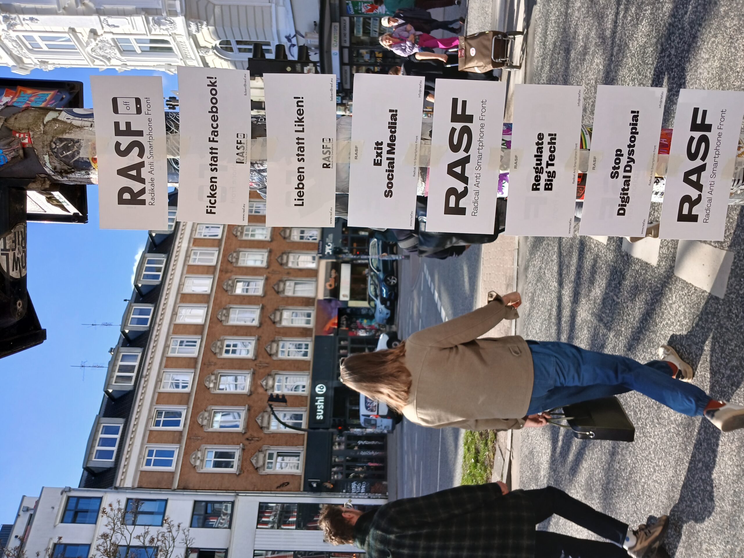 RASF-Flyer an der Kreuzung Schanzenstraße und Neuer Pferdemarkt.