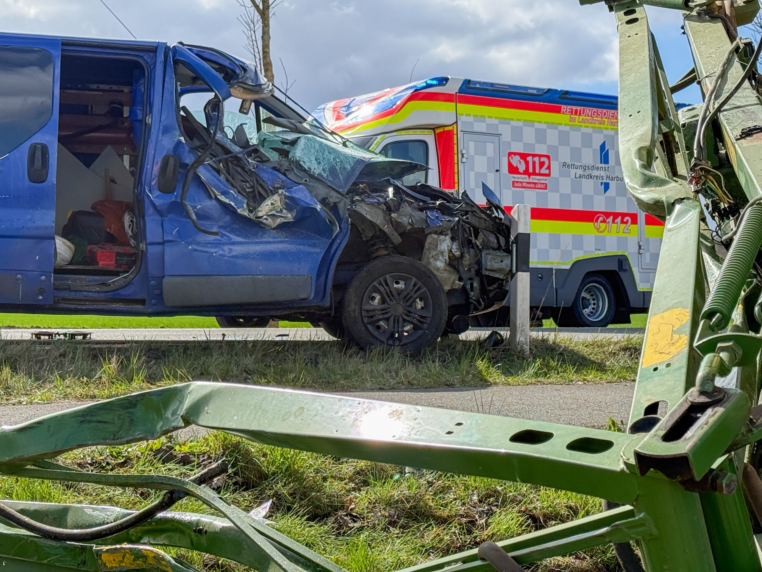 Unfall Traktor Landstraße Stelle